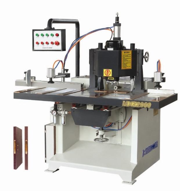 門(mén)鎖開(kāi)孔機(jī)廠家應(yīng)該怎樣去正確轉(zhuǎn)型？